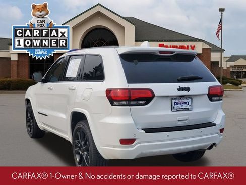 Used 2022 Jeep Grand Cherokee Laredo X RWD image 2