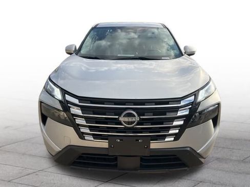 Used 2024 Nissan Rogue SV image 2
