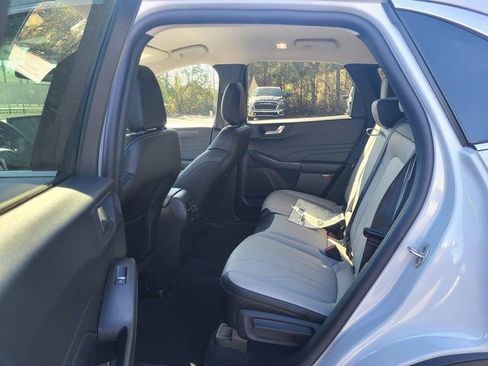 New 2026 Ford Escape SE w/ PHEV Premium Package FWD image 4