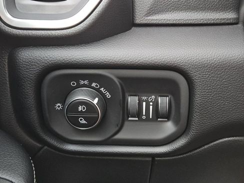 New 2026 RAM 2500 Laramie AWD/4WD image 16