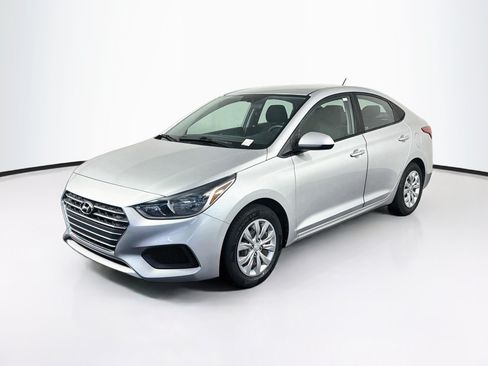 Used 2022 Hyundai Accent SE FWD image 3