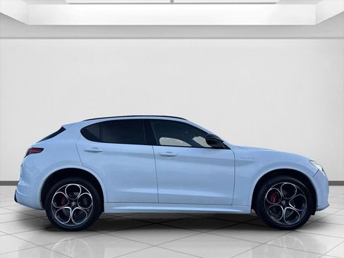 Used 2022 Alfa Romeo Stelvio Veloce image 10