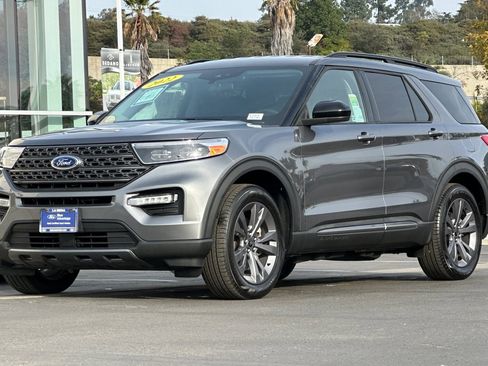 Certified 2022 Ford Explorer XLT w/ Equipment Group 202A image 7