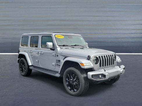 Used 2021 Jeep Wrangler Unlimited Sahara AWD/4WD image 2