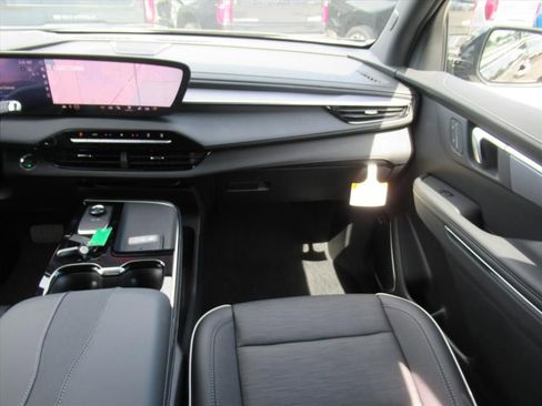 New 2026 Buick Enclave Sport Touring w/ Power Package image 13