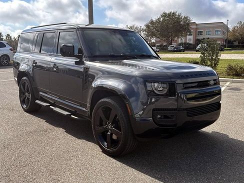 New 2025 Land Rover Defender 130 X-Dynamic SE image 9