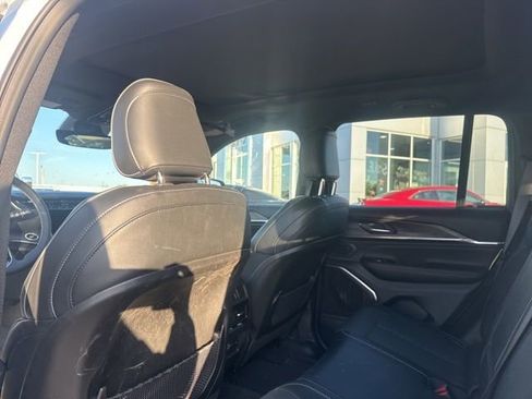 Used 2025 Jeep Grand Cherokee Overland AWD/4WD image 8