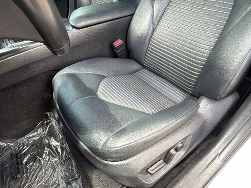 Certified 2018 Toyota Camry SE FWD image 19