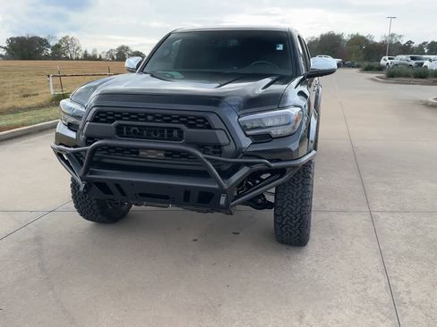 Used 2022 Toyota Tacoma Limited image 3