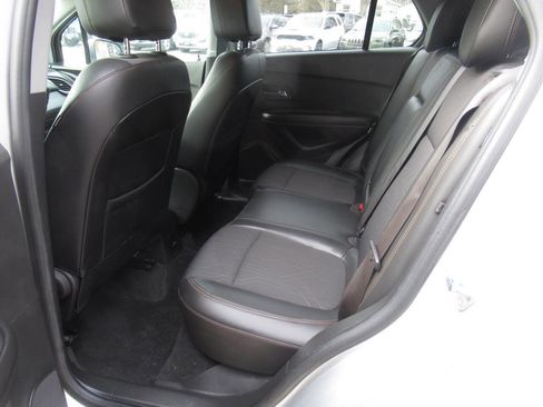 Used 2019 Chevrolet Trax LT w/ LT Convenience Package image 14