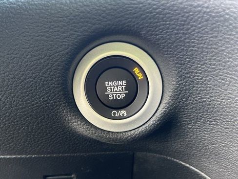 New 2026 Chrysler Pacifica Limited image 26