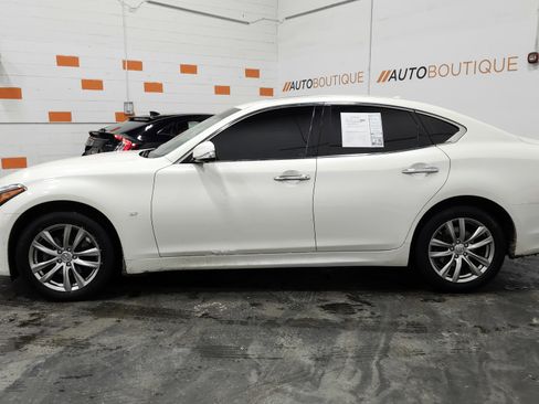 Used 2019 INFINITI Q70 Luxe image 15