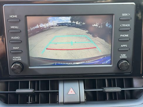 Used 2019 Toyota RAV4 XLE FWD image 16