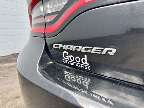 Used 2022 Dodge Charger SXT RWD image 13