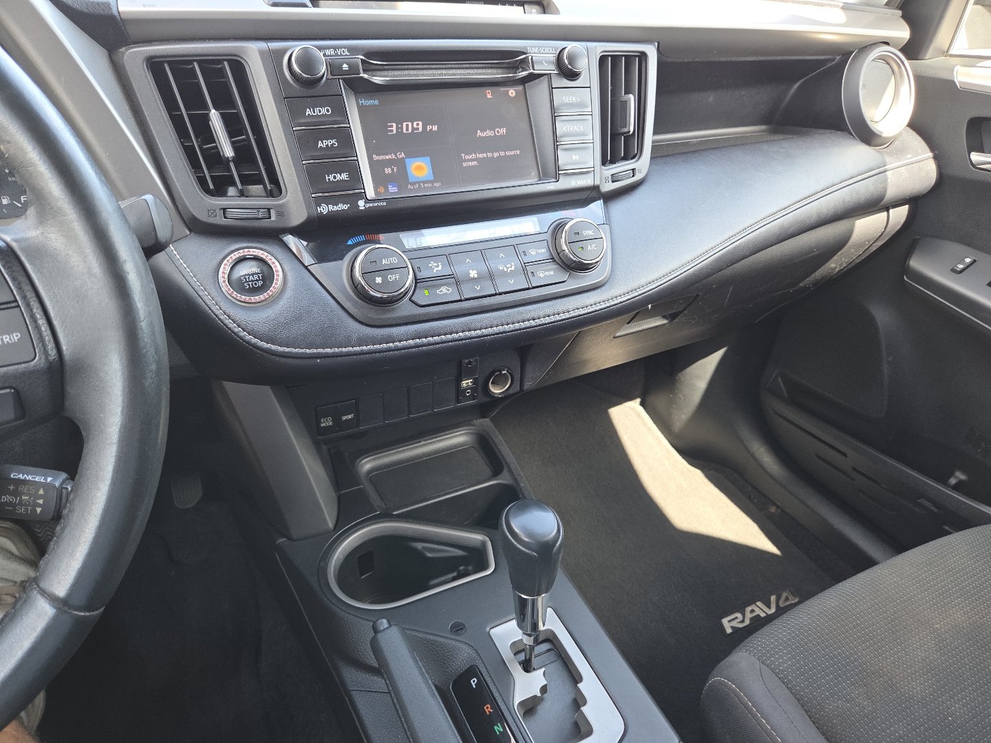 Used 2018 Toyota RAV4 XLE w/ Plus Extra Value Package FWD image 27