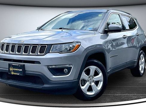 Used 2019 Jeep Compass Latitude w/ Cold Weather Group AWD/4WD image 3