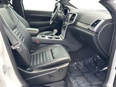 Used 2018 Jeep Grand Cherokee Limited AWD/4WD image 6