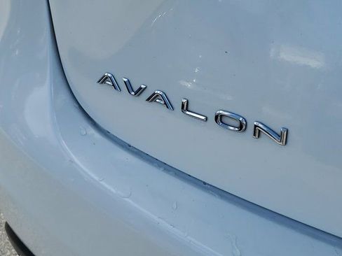 Used 2018 Toyota Avalon image 5