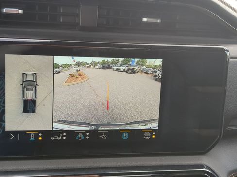 Used 2023 GMC Sierra 1500 AT4 AWD/4WD image 16