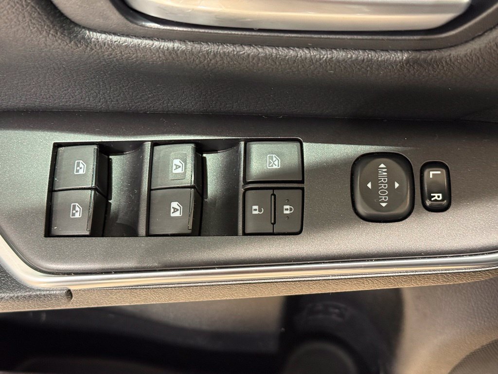 Used 2016 Toyota Camry SE w/ Moonroof Package FWD image 15