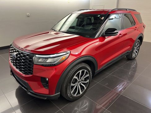 Certified 2025 Ford Explorer ST-Line image 3
