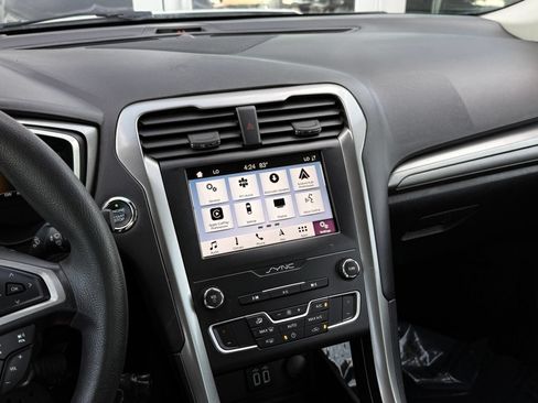 Used 2019 Ford Fusion SE FWD image 34