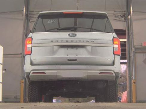 Used 2024 Ford Expedition Max XLT image 11