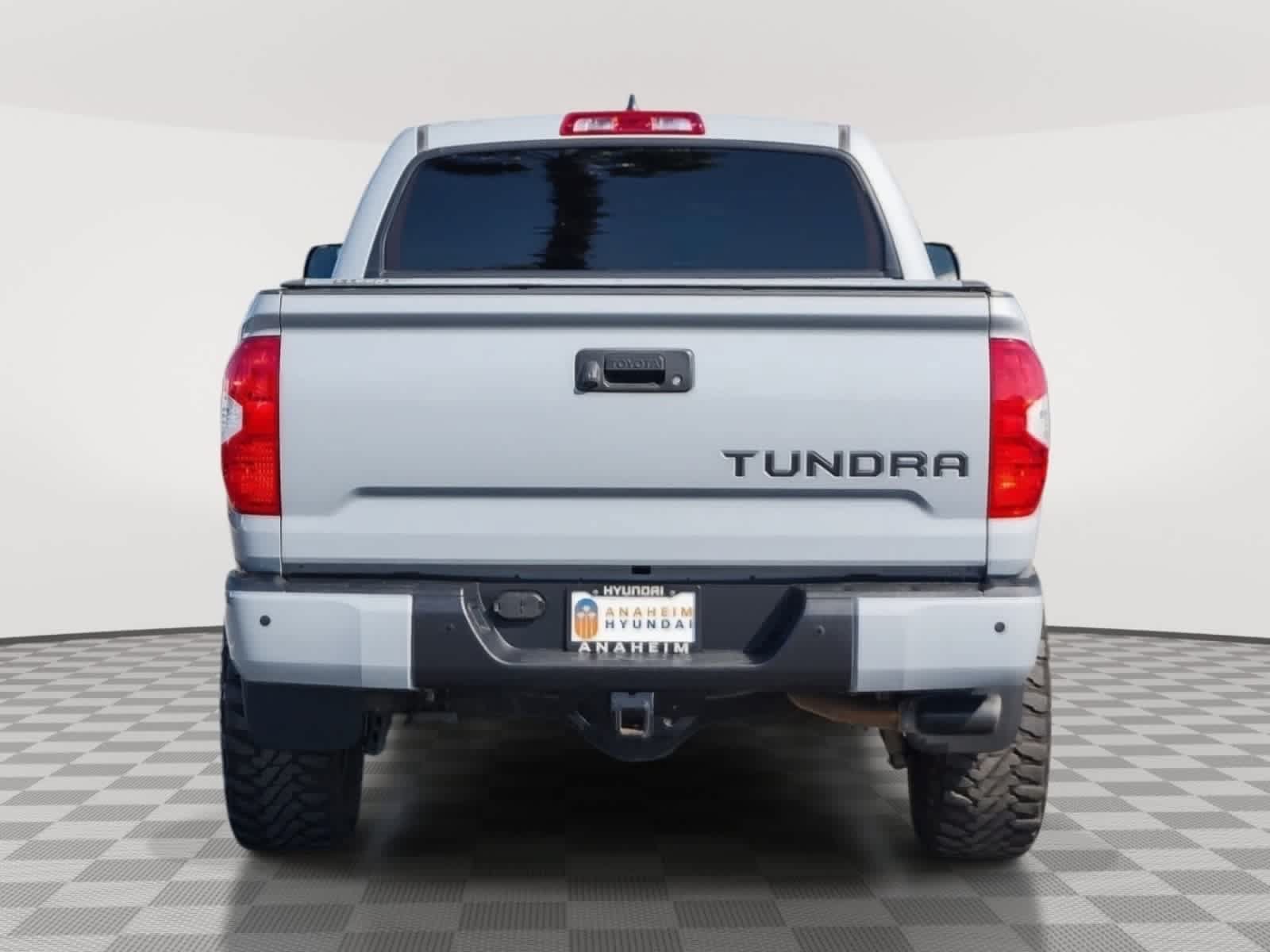 Used 2020 Toyota Tundra Limited w/ Limited Premium Package AWD/4WD image 9