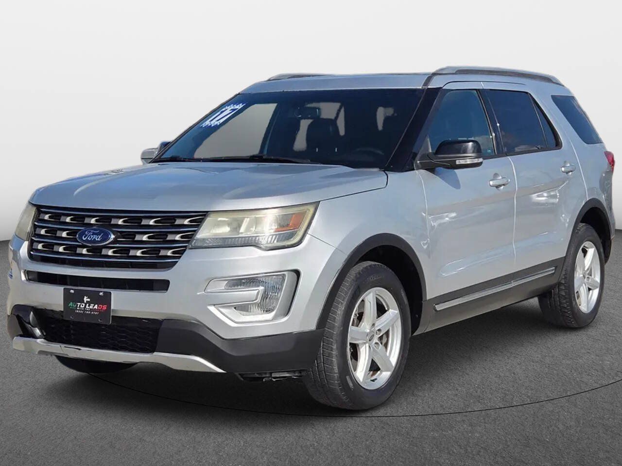 Used 2017 Ford Explorer XLT w/ Equipment Group 202A AWD/4WD image 1