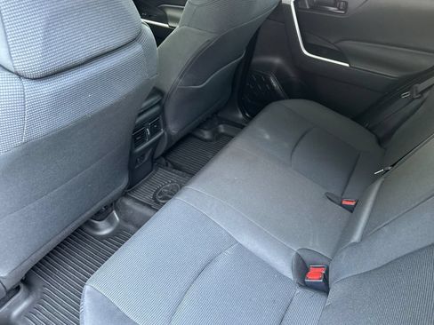 Used 2022 Toyota RAV4 LE AWD/4WD image 12