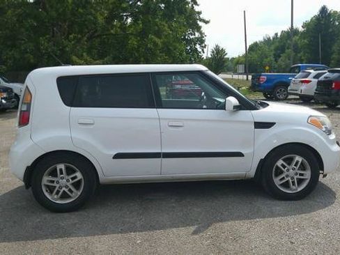 Used 2010 Kia Soul + w/ Audio Pkg FWD image 3