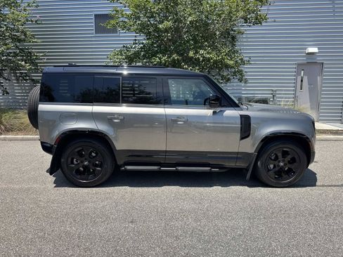 Certified 2025 Land Rover Defender 110 X-Dynamic SE AWD/4WD image 5