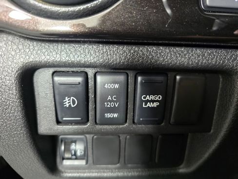 Used 2018 Nissan Titan SV w/ SV Convenience Package image 28