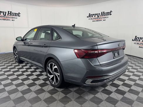 Used 2025 Volkswagen Jetta SEL FWD image 9