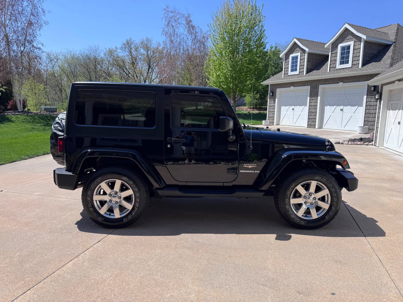 Used 2012 Jeep Wrangler Sahara w/ Connectivity Group AWD/4WD image 7