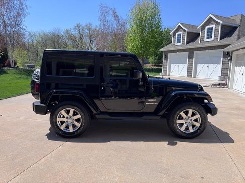 Used 2012 Jeep Wrangler Sahara w/ Connectivity Group AWD/4WD image 7