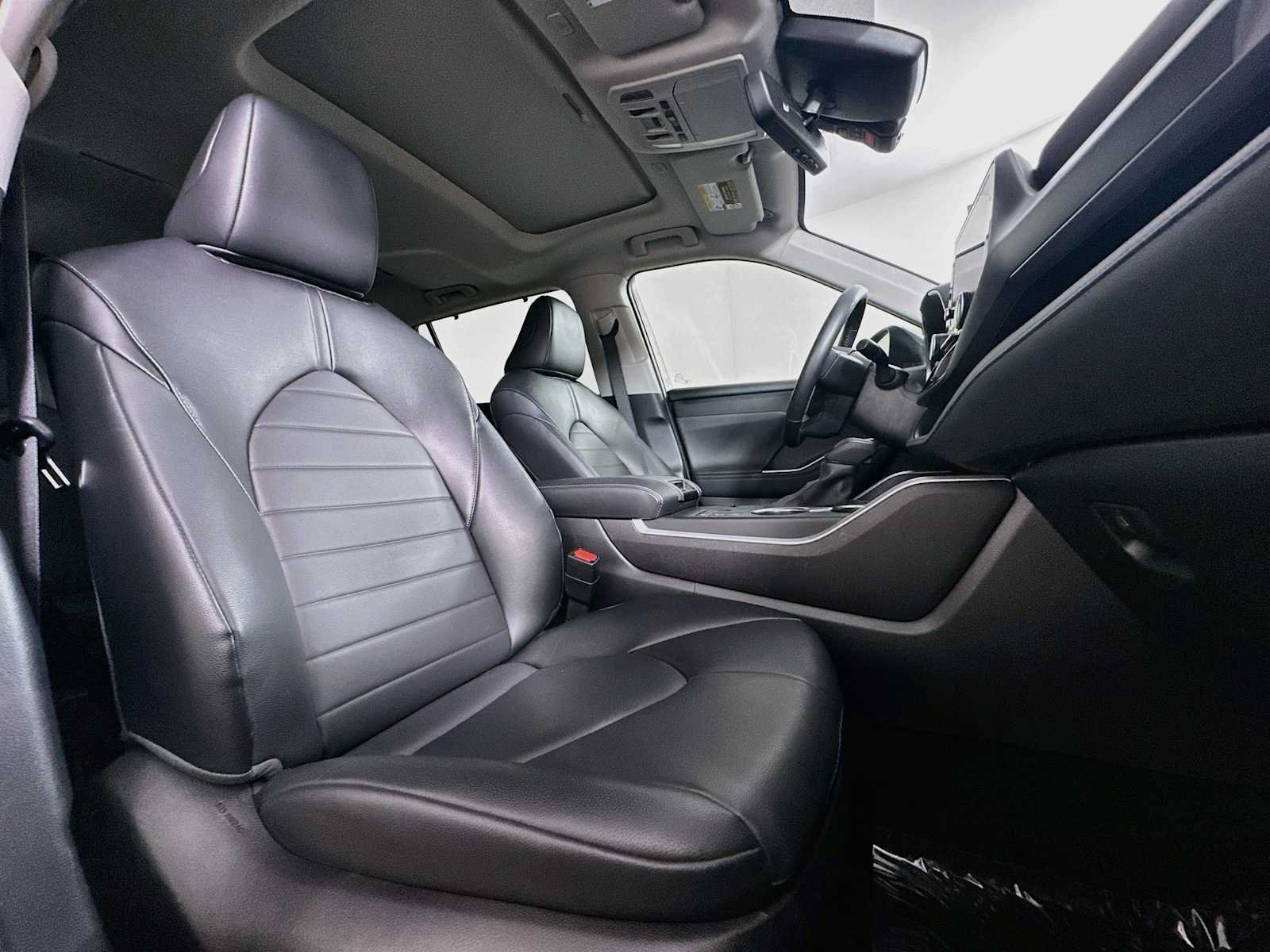 Used 2024 Toyota Highlander XLE FWD image 27