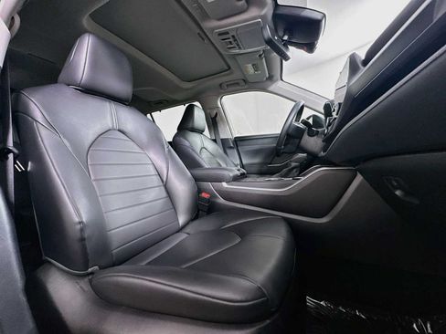 Used 2024 Toyota Highlander XLE FWD image 27