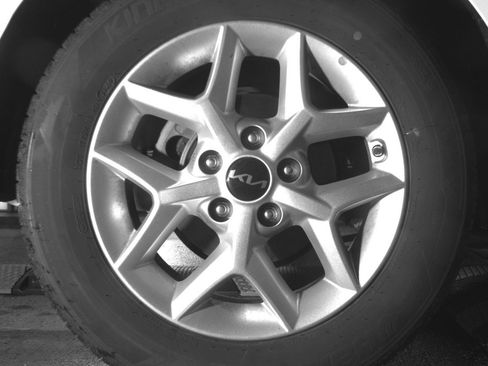 Used 2025 Kia Soul LX w/ LX Technology Package FWD image 15