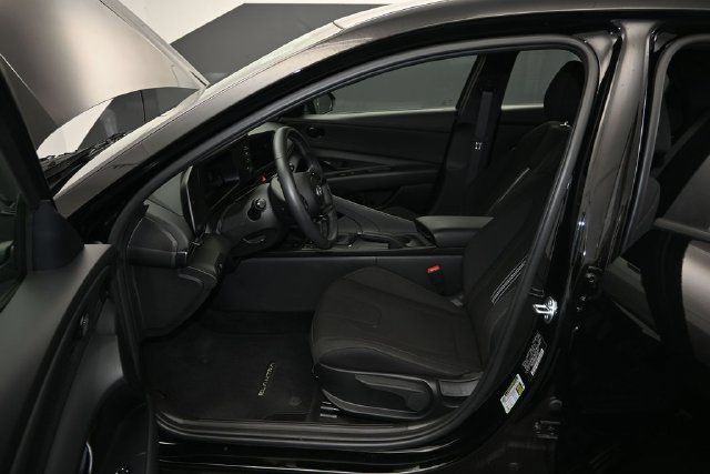 Used 2025 Hyundai Elantra Sport FWD image 16