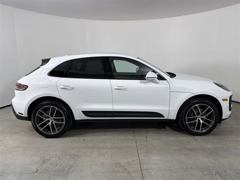 Certified 2025 Porsche Macan image 8