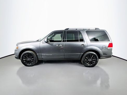 Used 2016 Lincoln Navigator Select RWD image 2
