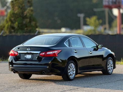Used 2017 Nissan Altima 2.5 S w/ Power Driver Seat Package FWD image 9
