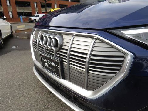 Used 2021 Audi e-tron Premium Plus w/ Premium Plus Package image 24