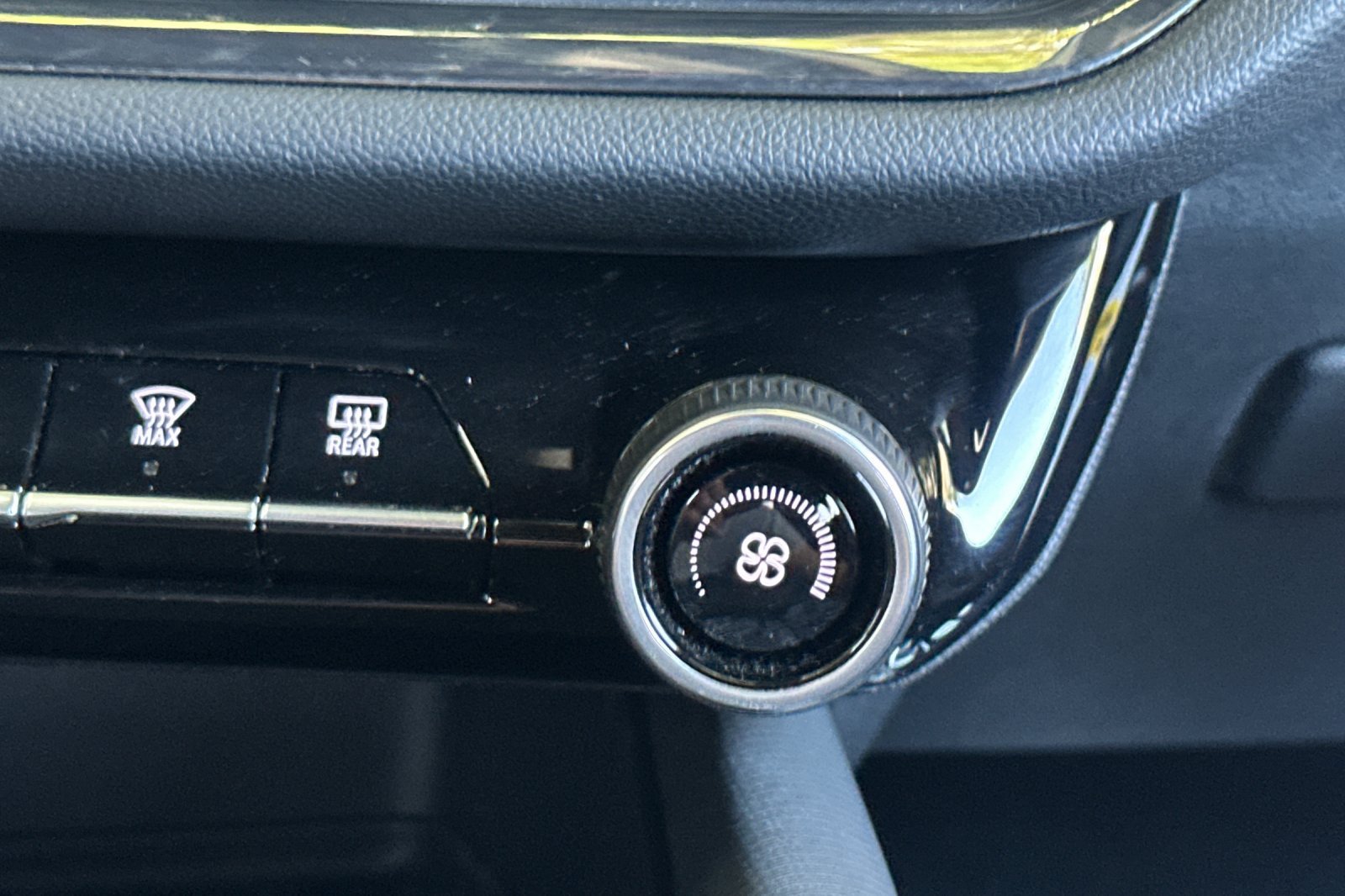 Used 2024 Chevrolet Equinox EV RS FWD image 30