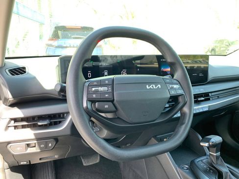 Used 2025 Kia K4 FWD image 33