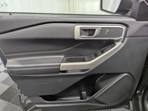Used 2024 Ford Explorer XLT w/ Equipment Group 202A AWD/4WD image 20