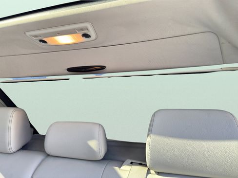 Used 2014 Mercedes-Benz E 350 Sedan image 24