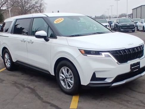 Certified 2024 Kia Carnival LX image 5