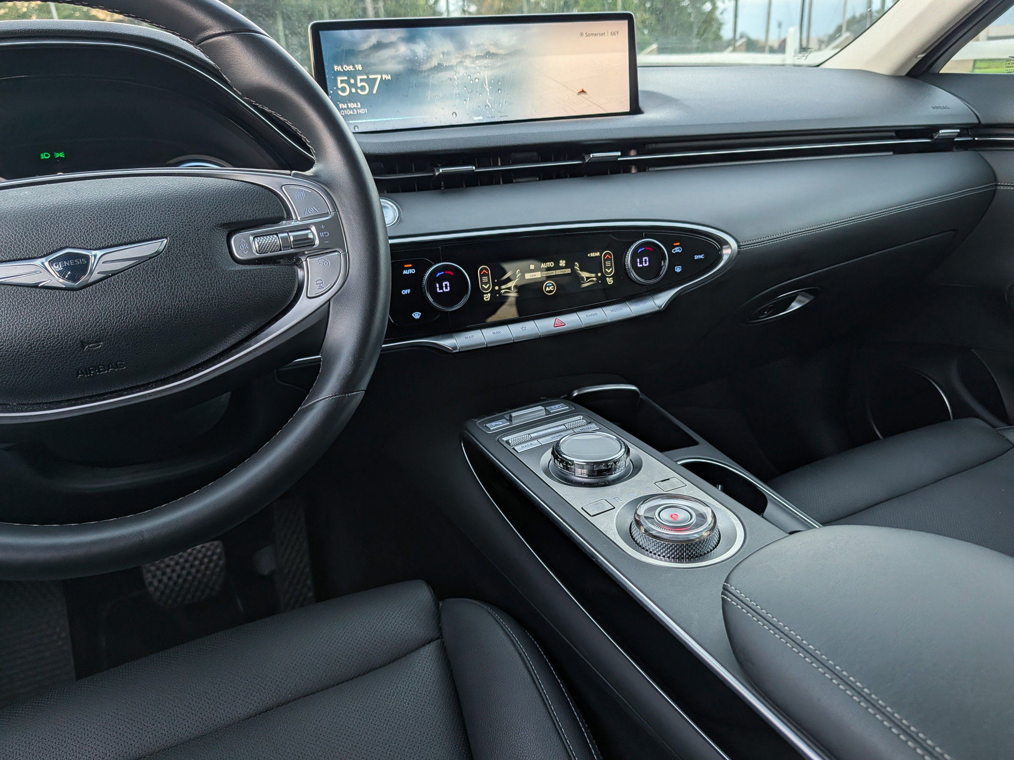 Used 2025 Genesis GV70 2.5T AWD/4WD image 23